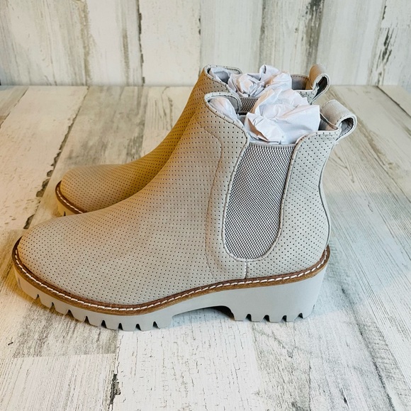 Matisse grey booties multiple sizes NWT ORIGINAL BOX INCLUDED lightweight! - Picture 2 of 3